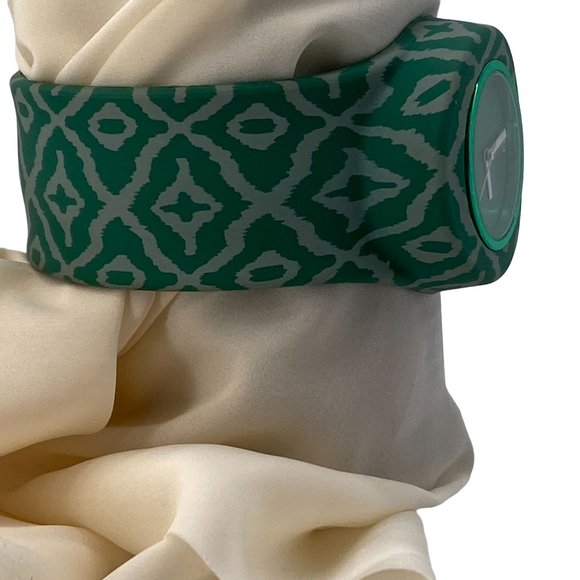 Watch Slap Band Green with White Hour Minute Second Hands Quartz Movement - Picture 11 of 14